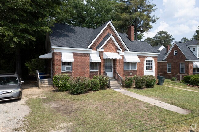A large number of Windemere Springs homes are of brick construction.
