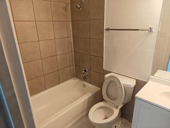 2208 W Nichols Rd unit C, Arlington Heights, IL 60004 - photo 4