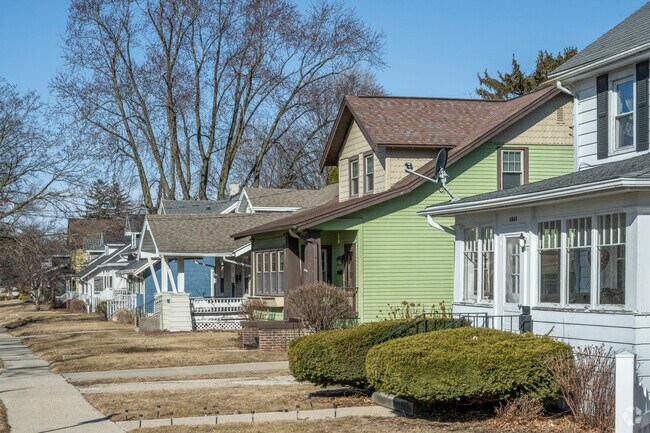 Starter homes in Monroe begin in the $100,000 range, with smaller and older homes averaging $325,000.