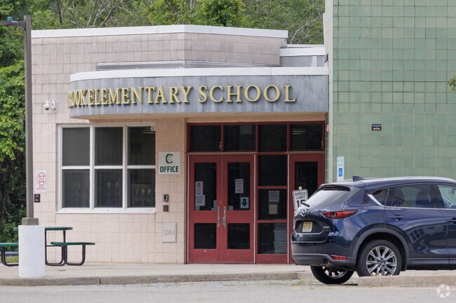Stonybrook School receives an overall grade of A- from Niche.