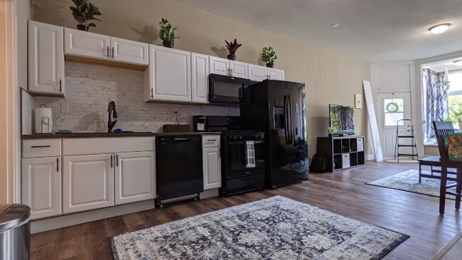 902-904 W Locust St unit 902, Davenport, IA 52804 - photo 4