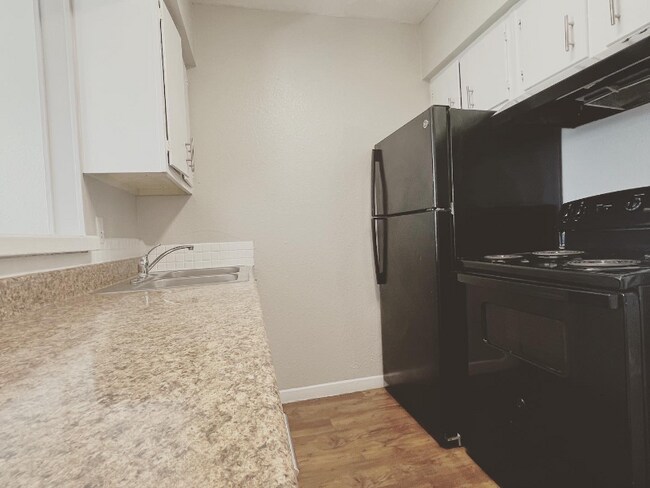 461 Eldon Dr unit 9, Corpus Christi, TX 78412 - photo 3