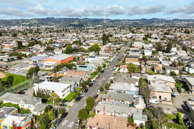 Paradise Park in Oakland has hill views, lush trees, and quiet streets.