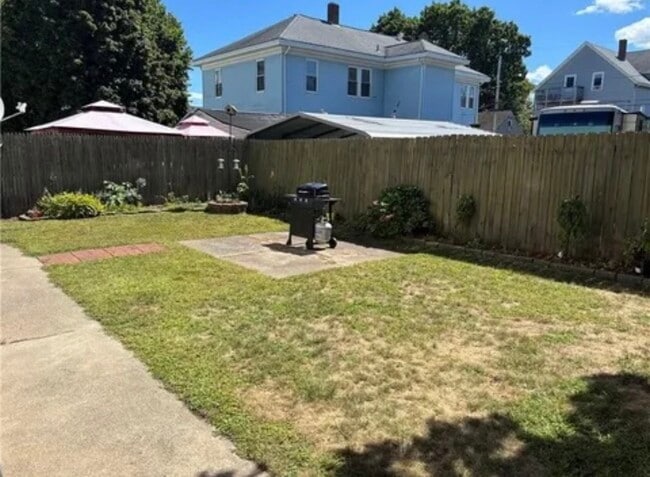 95 Oakland Ave unit . 1, Pawtucket, RI 02861 - photo 3