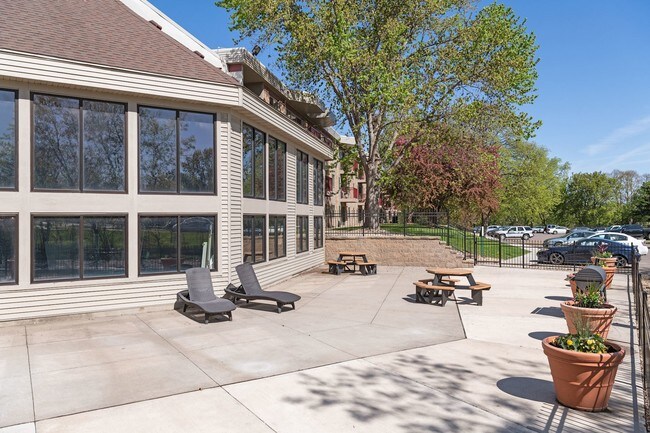 Manor Royal, Plymouth, MN 55441 - photo 2