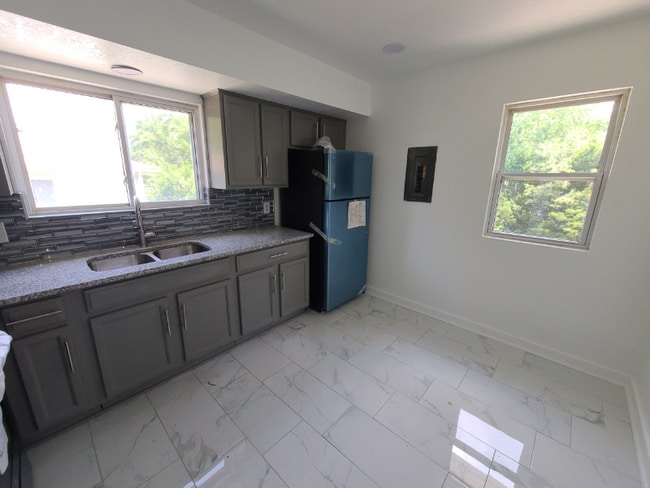 7125 Askew Ave unit 7125 Askew Ave, Kansas City, MO 64132 - photo 2