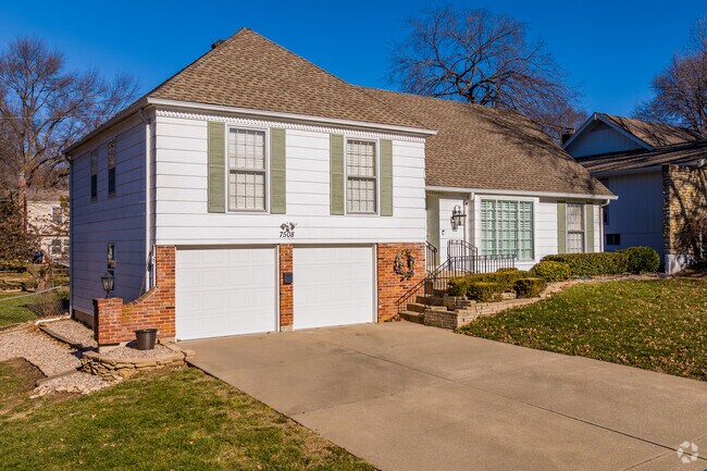 Split-level homes line the streets of the Pinehurst neighborhood.