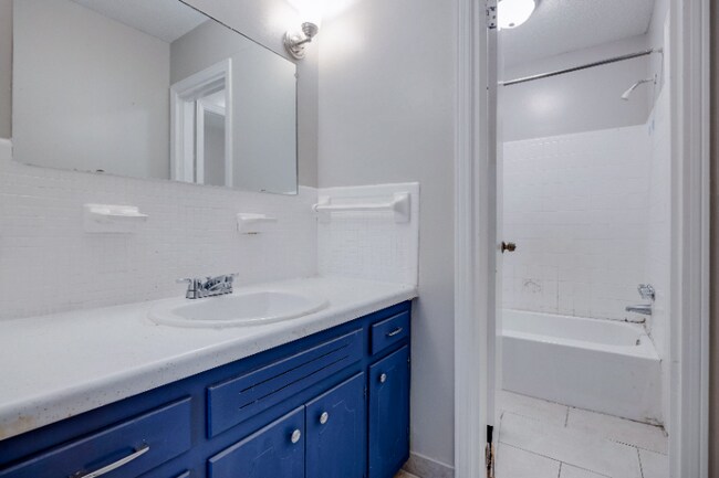 336 S Dudley St unit 2, Memphis, TN 38104 - photo 3