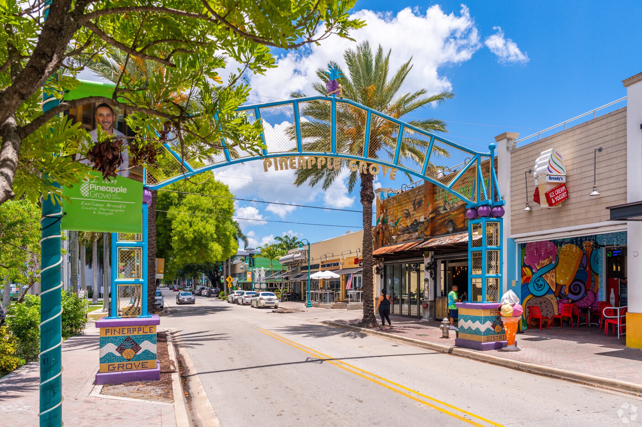 Entrance to Pineapple Grove, Downtown Delray Beach Arts section.