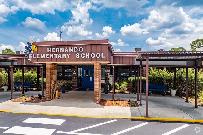 Hernando Elementary School has 813 students in grades PK, K-5.