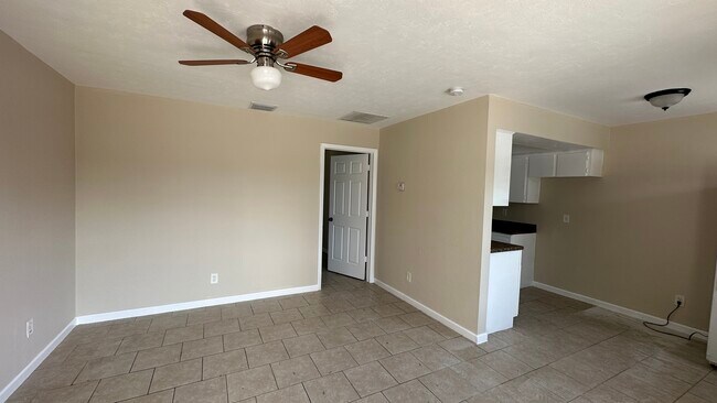 3840 Belmont St unit 2, Fort Myers, FL 33916 - photo 5