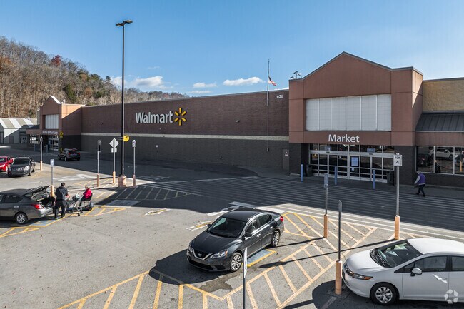 Ashland City offers Walmart as a fresh food grocery option.