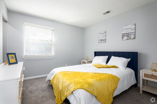 Sedgefield Square, Greensboro, NC 27407 - photo 7