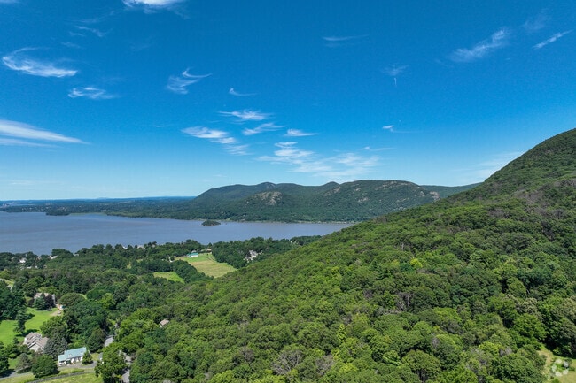 Cornwall Township lies on the west bank of the Hudson River.