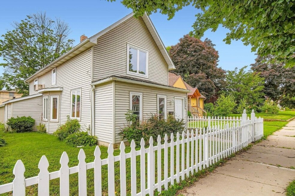 236 11th Ave S, South Saint Paul, MN 55075 - photo 1