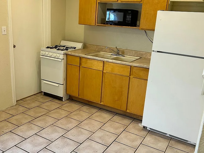 3837 E Technical Dr unit 3, Tucson, AZ 85713 - photo 3