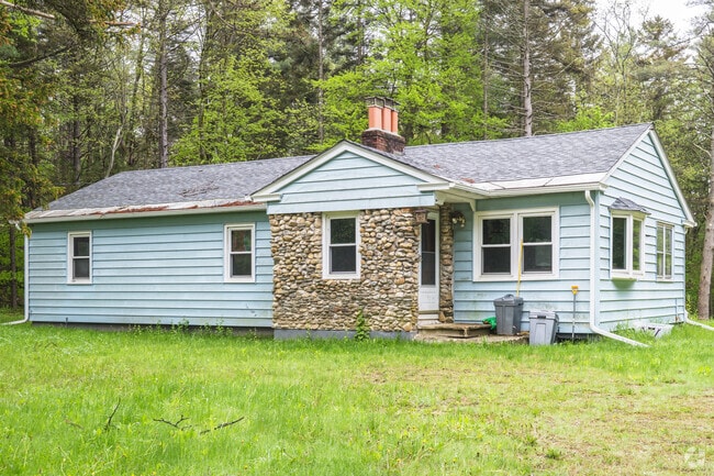 Small cottages are often ensconced in the woodlands of Florida.