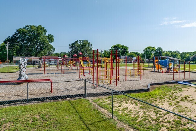 Ringgold Elementary School has two playgrounds for children who attend in Benton, Arkansas.