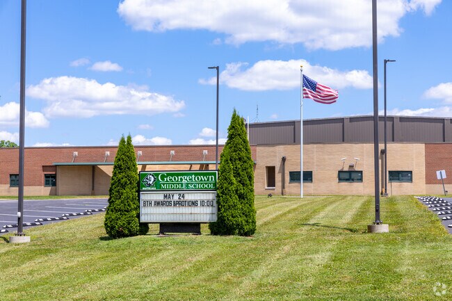 The student population of Georgetown Middle School is 563 and the school serves 6-8.