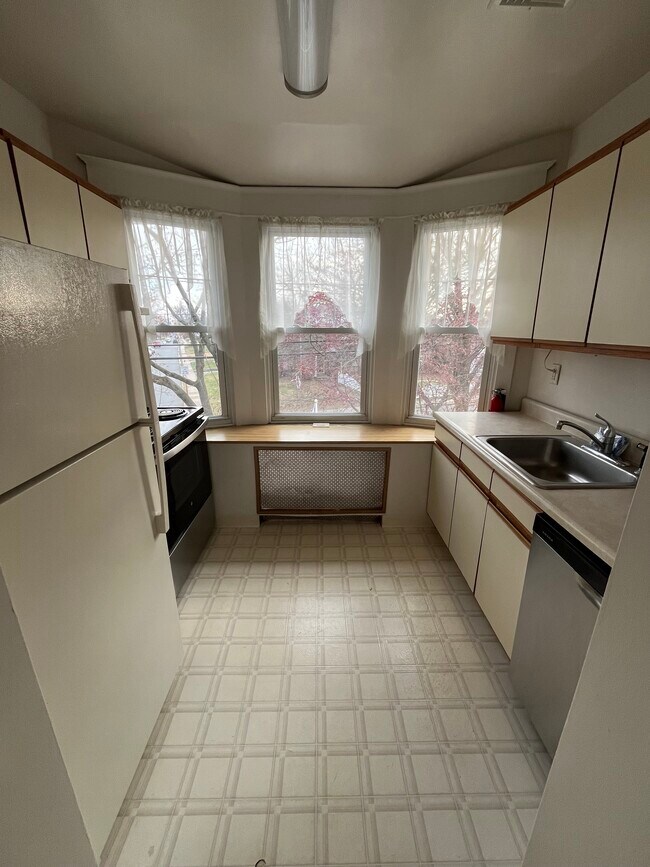 156 Columbus Ave unit 2nd Floor, Havertown, PA 19083 - photo 3