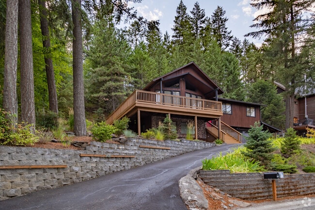 Wrap around porches with cliffside views are common in Blackwell Hill.
