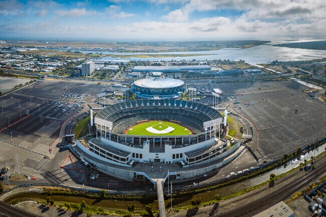 In Highland, Oakland, California the Oakland Coliseum is just a 5 minute drive away.