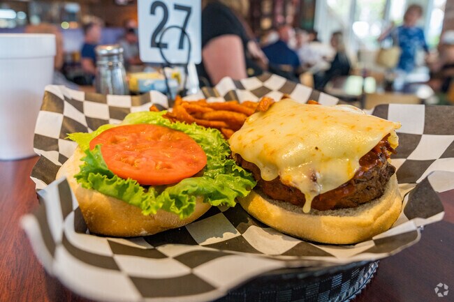 Gilbert's 17th St Grill burgers are voted to be the best by local newspapers and are delicious.