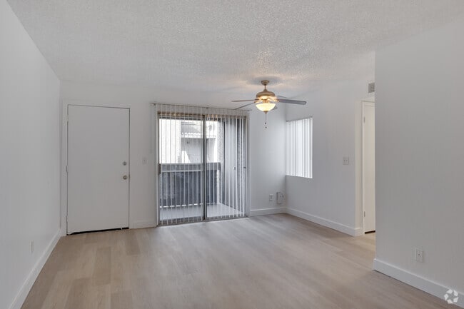 The Pacifica - 1 & 2 bedrooms units - washer/dryer in units, Mesa, AZ 85201 - photo 7