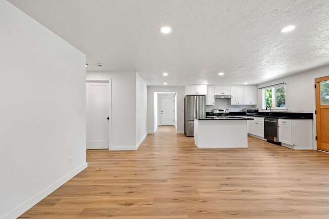 2438 Potter St, Eugene, OR 97405 - photo 6