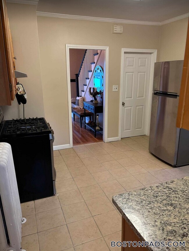 8 Hallowell St, Boston, MA 02126