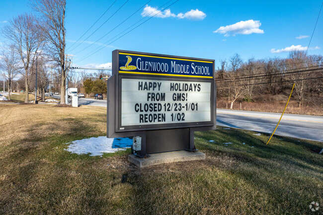 Glenwood Middle School in Glenwood helps students succeed.