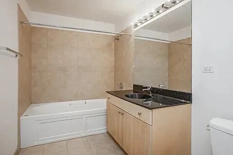 235 W Van Buren St unit 4418, Chicago, IL 60607 - photo 5