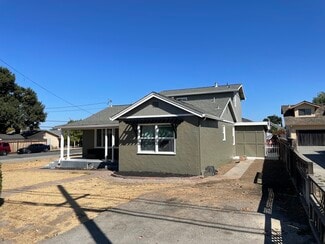 980 Hillcrest Rd, Hollister, CA 95023