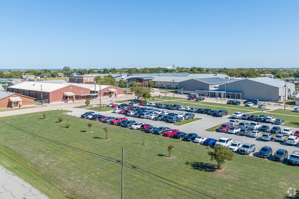 Jarrell Middle School teaches students in grades 6th through 8th.