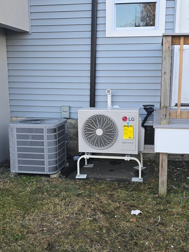 670 Killingly St unit 1 Bedroom, Johnston, RI 02919 - photo 6