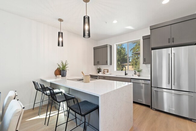 1727 S Rock View Ln, Boise, ID 83705 - photo 2