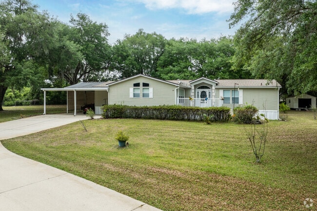 Manufactured homes on large lots are common in the Oakdale community.
