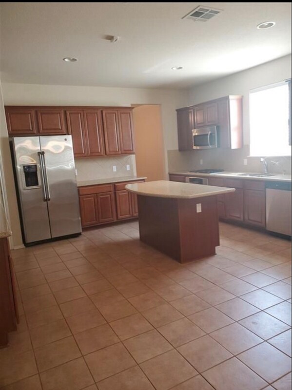 185 Hometown Pkwy, Kyle, TX 78640 - photo 2