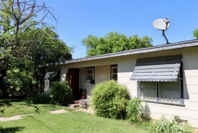 1506 3rd St unit A, Brownwood, TX 76801 - photo 5