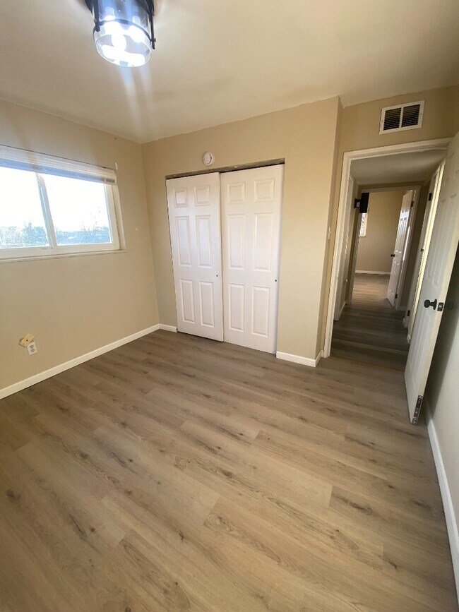 814 Schirmer St unit C, St. Louis, MO 63111 - photo 4