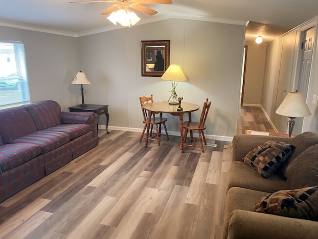 37 Village Ct, Mediapolis, IA 52637 - photo 7