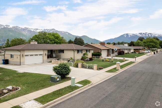 Charming homes in a quiet neighborhood in Washington Terrace.