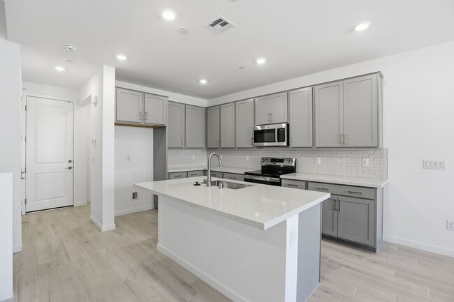 1483 Hopeful Lark Ln, Las Vegas, NV 89138 - photo 7