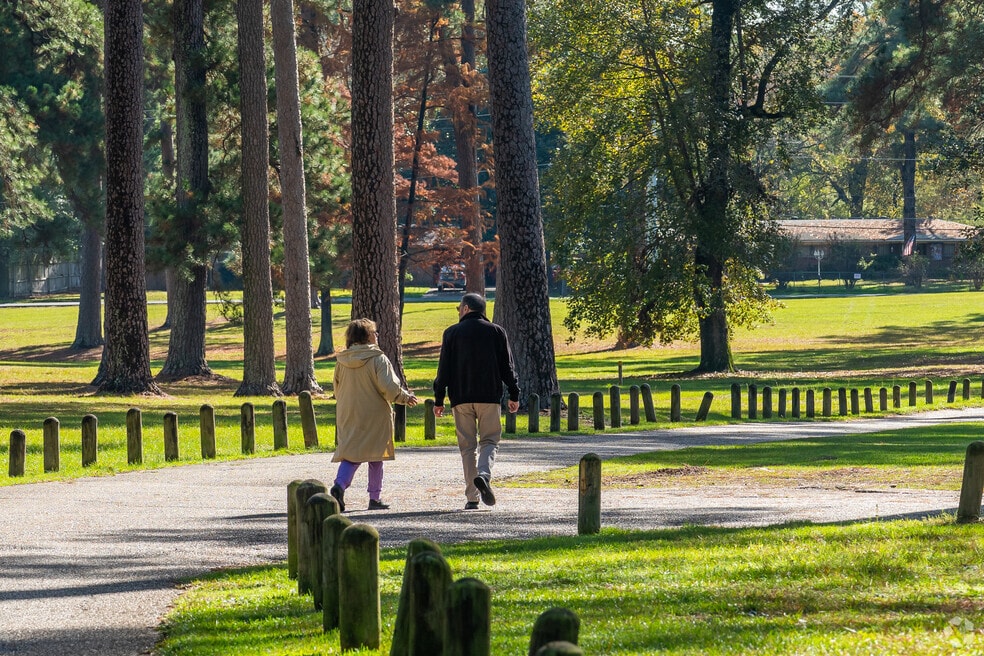 Country Club Hills-Lakeshore