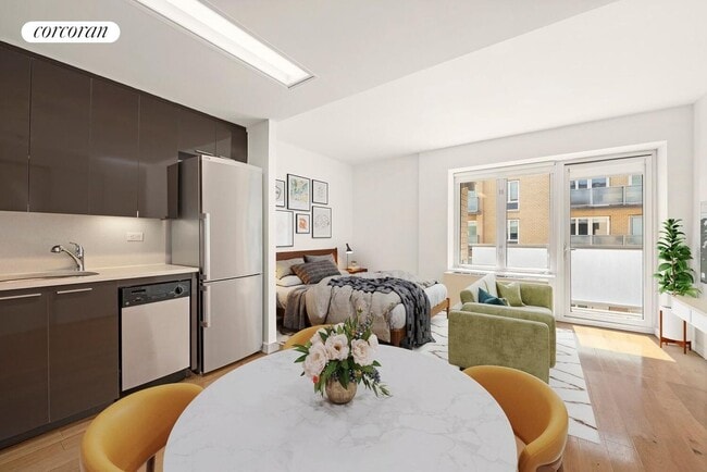 41-18 Crescent St, Queens, NY 11101 - photo 2