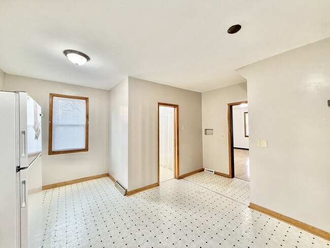 809 Rockport Rd, Janesville, WI 53548 - photo 7