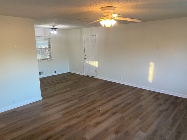 6802 N Flora Ave, Kansas City, MO 64118 - photo 4