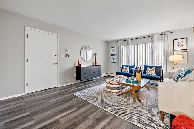 Cherry Hill Village Apartments - Dearborn Heights, MI, Dearborn Heights, MI 48127 - photo 5