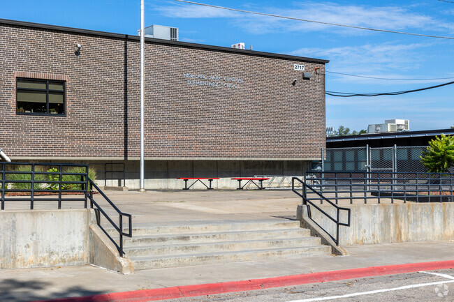Parents like that the class sizes are smaller at Highland Park Central Elementary School.
