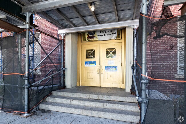 P.S.171 Peter G.Van Alst Elementary School in Queens, New York is located in Astoria.